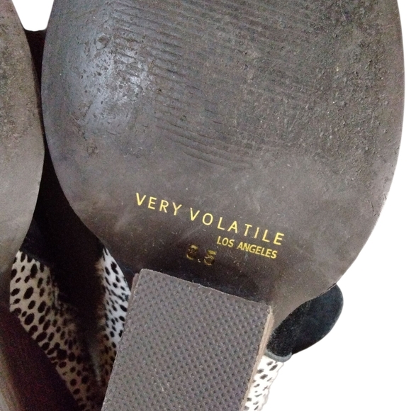 Very Volatile Calf Hair and Suede Wedge Booties Animal Print Ankle Boots Sz 8.5 - Picture 7 of 9